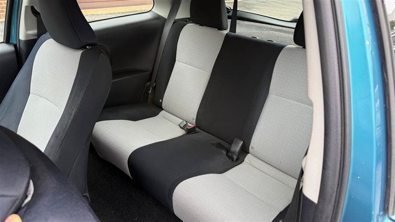 Used 2012 Toyota Yaris L FWD image 13