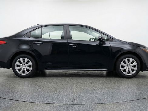 Used 2025 Toyota Corolla LE FWD image 11