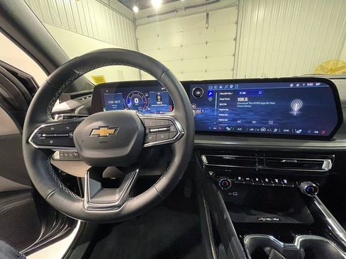 Used 2026 Chevrolet Traverse LT AWD/4WD image 38