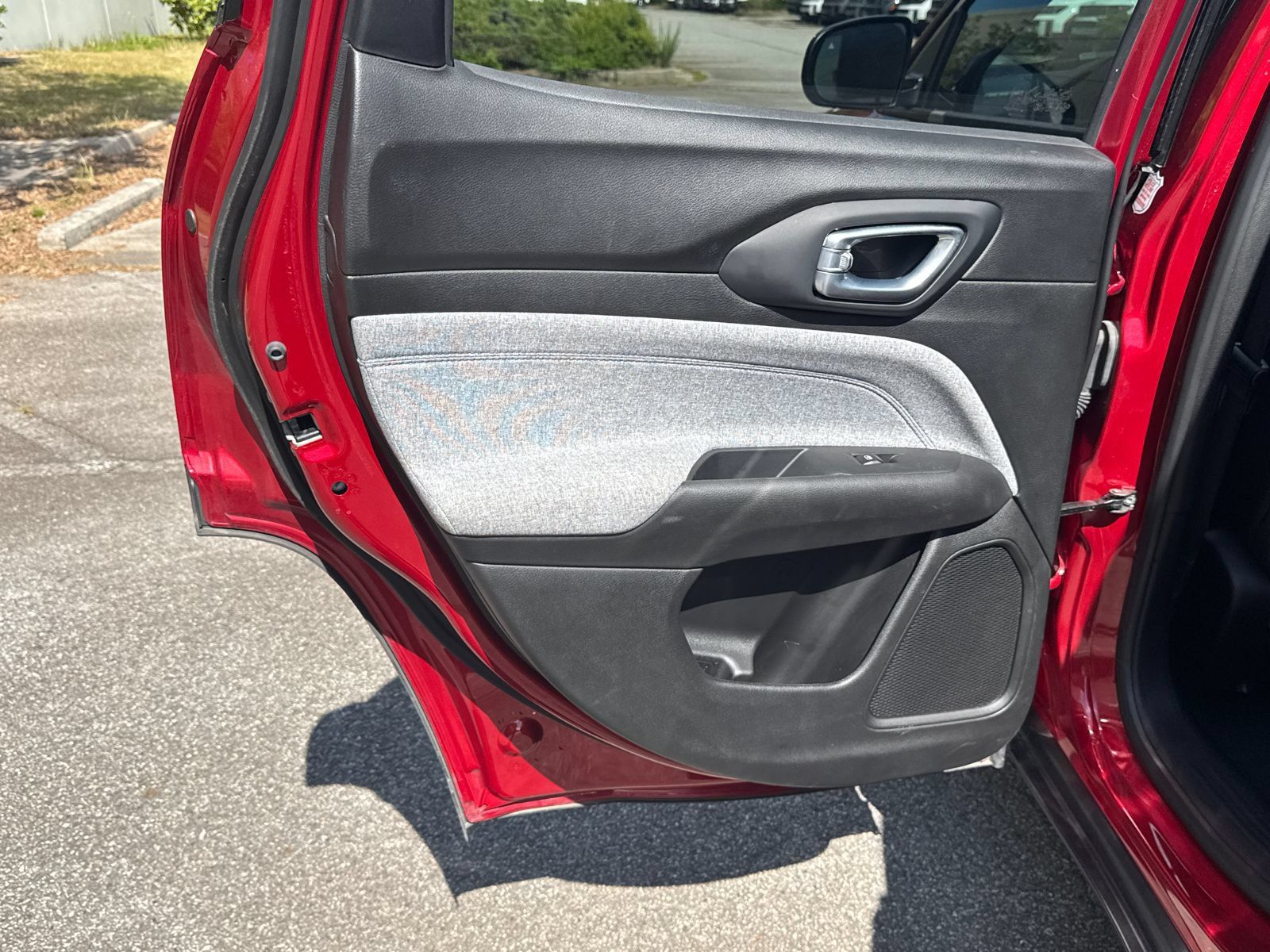 Used 2025 Jeep Compass Latitude AWD/4WD image 21