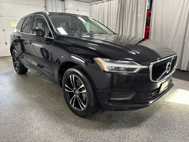 Used 2019 Volvo XC60 T5 Momentum w/ Multimedia Package AWD/4WD image 3