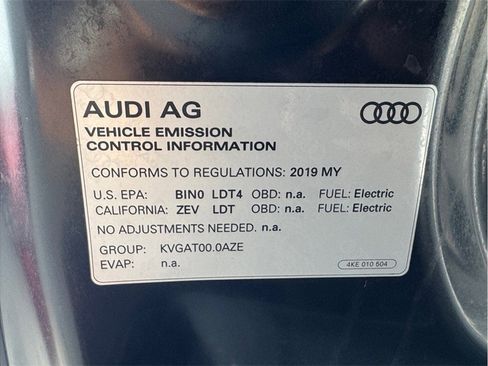 Used 2019 Audi e-tron Prestige w/ Prestige Package AWD/4WD image 27