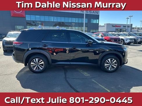 Used 2024 Nissan Pathfinder SL AWD/4WD image 13