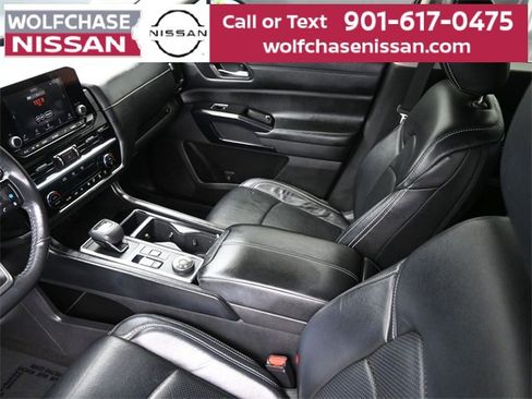 Used 2022 Nissan Pathfinder SV image 16