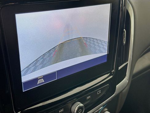 Used 2023 Chevrolet Traverse LT image 22