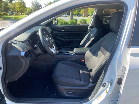 Used 2025 Nissan Altima 2.5 SV FWD image 18