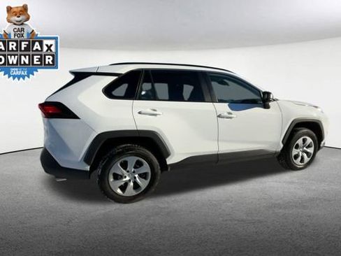 Used 2021 Toyota RAV4 LE image 9