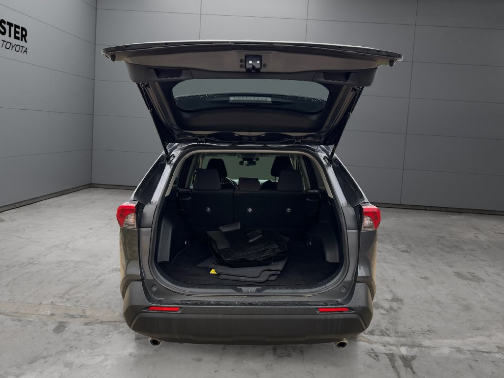Used 2019 Toyota RAV4 LE w/ Carpet Mat Package AWD/4WD image 19