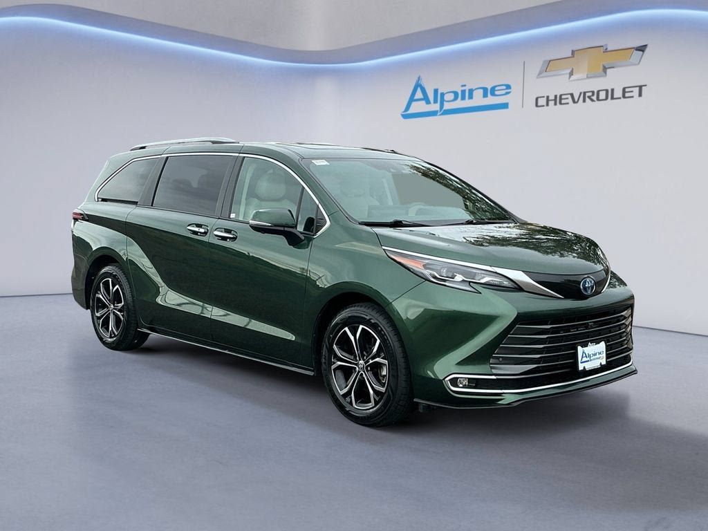 Used 2025 Toyota Sienna Platinum AWD/4WD image 7