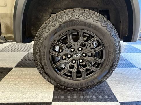 Used 2024 Chevrolet Colorado Trail Boss w/ Technology Package AWD/4WD image 11