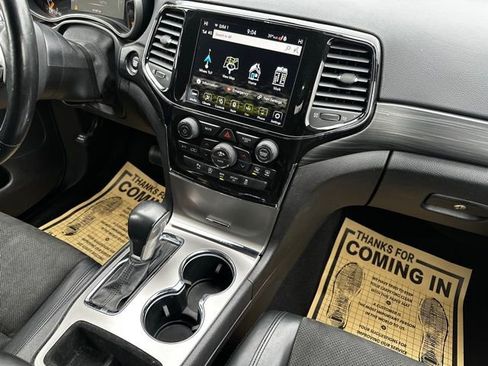 Used 2021 Jeep Grand Cherokee Laredo X image 24