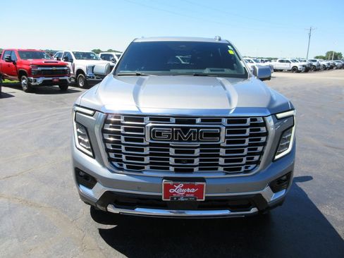 Certified 2025 GMC Yukon XL Denali w/ Denali Reserve Package AWD/4WD image 13