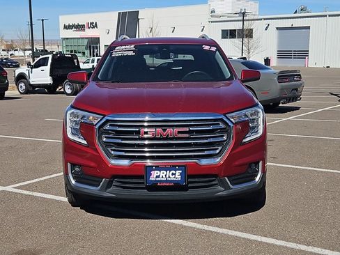 Used 2022 GMC Terrain SLT image 2