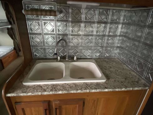 Used 2016 Ford E-450 and Econoline 450 Super Duty w/ Motorhome Prep Package image 12