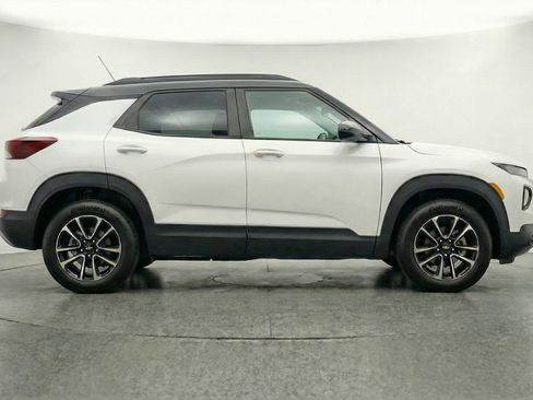 Used 2025 Chevrolet TrailBlazer LT FWD image 11
