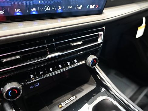 New 2026 Chevrolet Traverse LT w/ Driver Confidence Package image 18