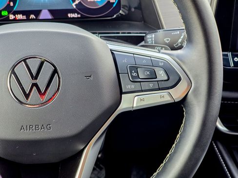 Used 2024 Volkswagen Atlas Cross Sport SE image 26