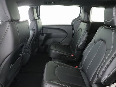New 2026 Chrysler Pacifica Select image 27