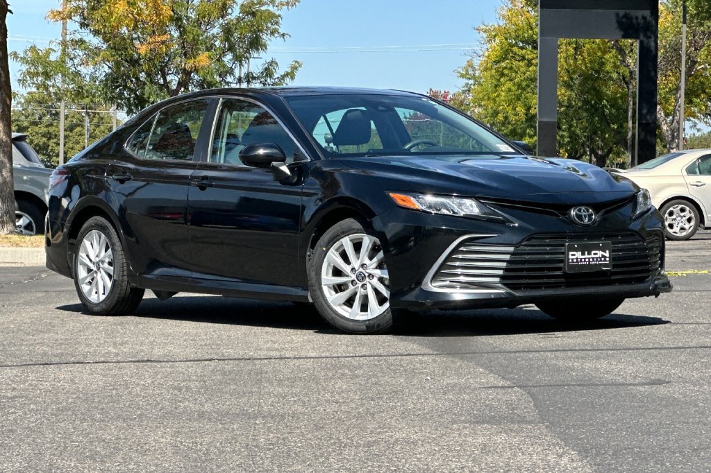 Used 2021 Toyota Camry LE FWD image 2