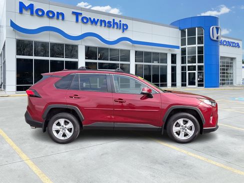 Used 2020 Toyota RAV4 XLE w/ Convenience Package AWD/4WD image 7