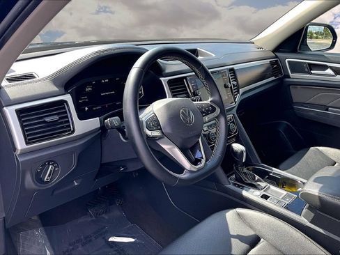 Used 2023 Volkswagen Atlas SE w/ Panoramic Sunroof Package FWD image 17