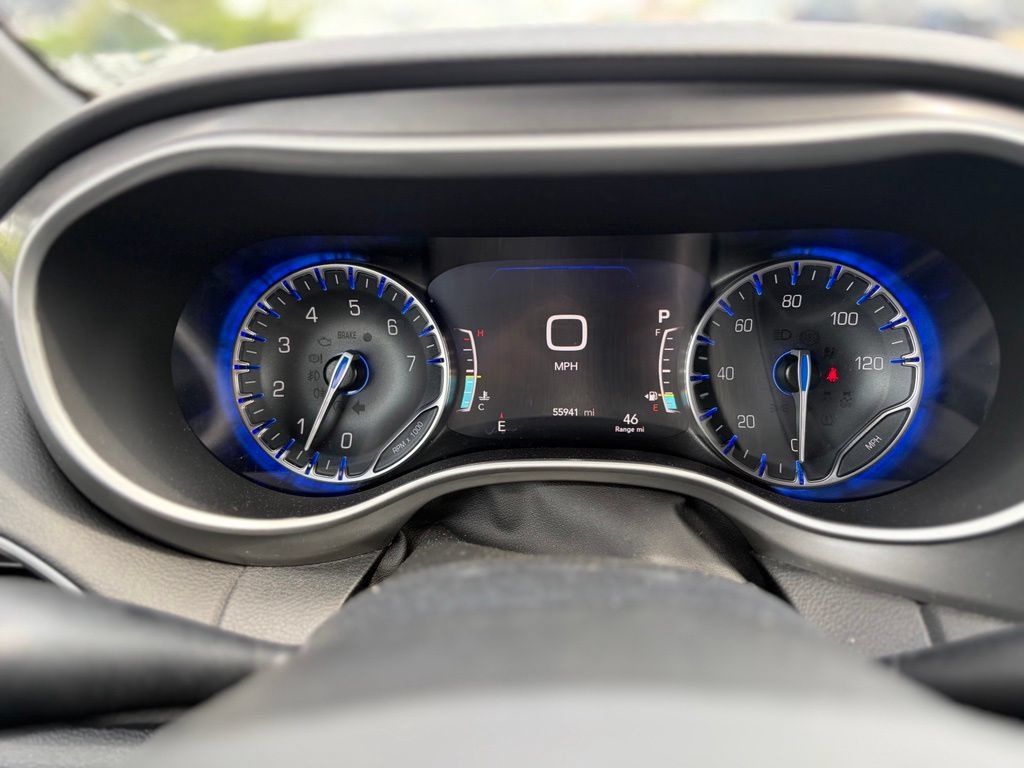 Certified 2025 Chrysler Pacifica Select FWD image 31