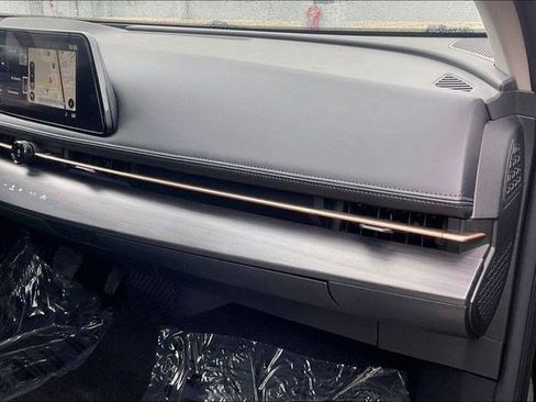 Used 2023 Nissan Ariya AWD image 20