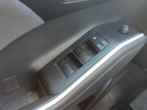 Used 2020 Toyota Highlander L image 27