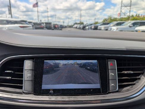 Used 2024 Buick Enclave Essence AWD/4WD image 16