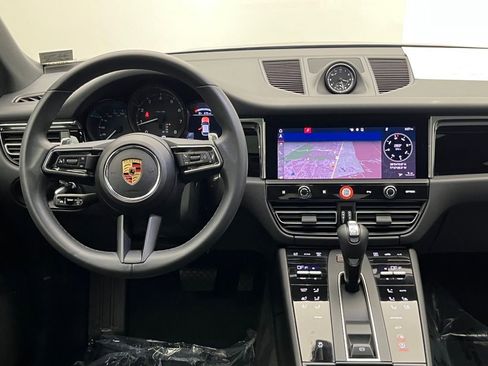 Used 2025 Porsche Macan image 29