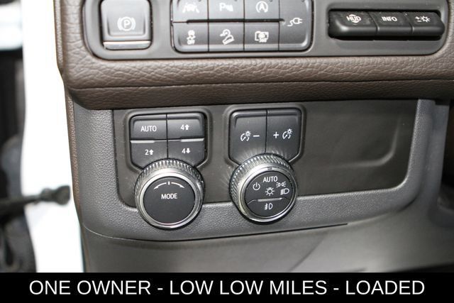 Used 2022 GMC Yukon XL Denali AWD/4WD image 17