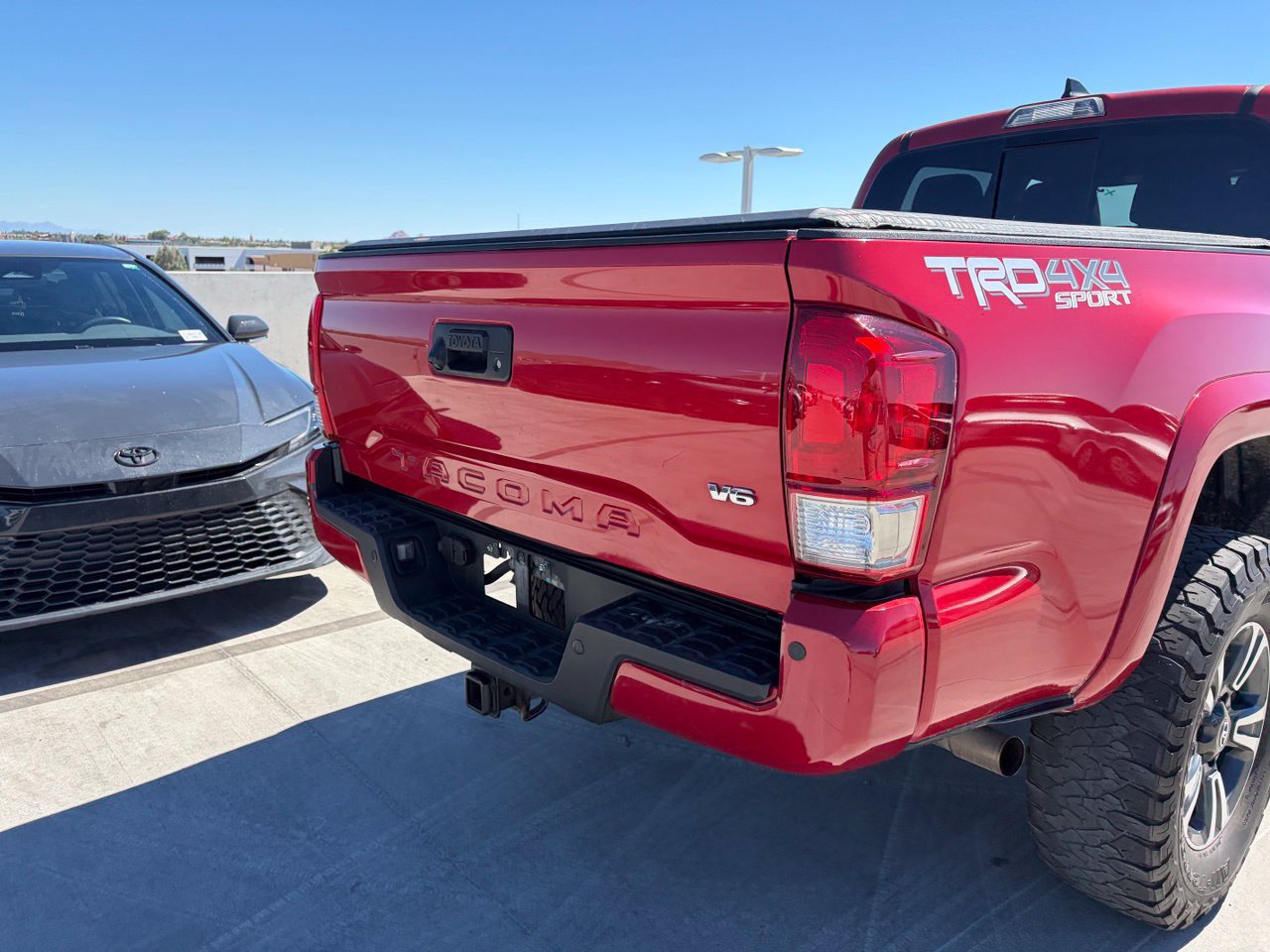 Used 2017 Toyota Tacoma TRD Sport w/ Premium & Technology Package AWD/4WD image 4
