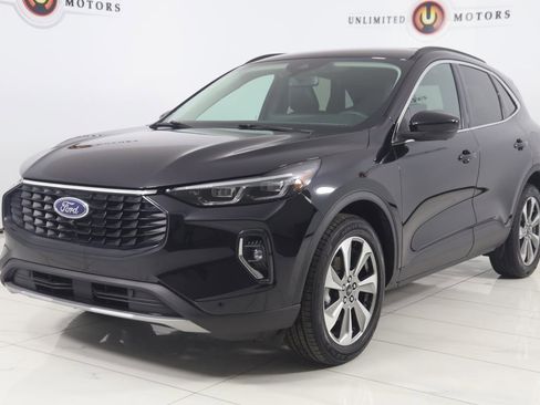 Used 2023 Ford Escape Platinum image 5