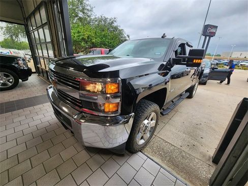 Used 2018 Chevrolet Silverado 2500 W/T RWD image 3