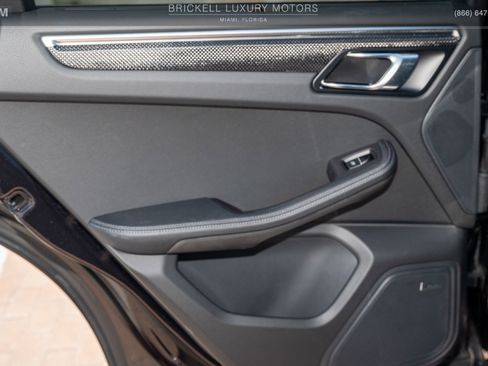 Used 2024 Porsche Macan image 11