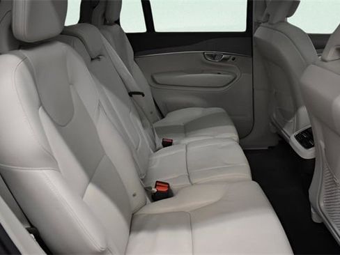 Used 2024 Volvo XC90 B6 Plus image 19