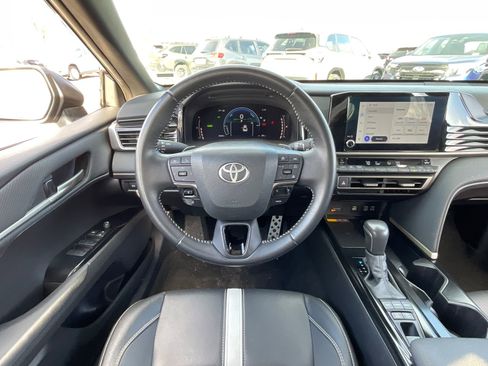 Used 2025 Toyota Camry image 35