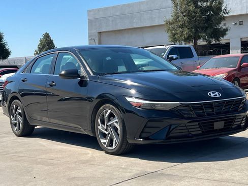 Used 2025 Hyundai Elantra SEL FWD image 10