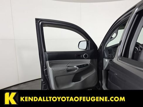Used 2014 Toyota Tacoma 4x4 Double Cab w/ TRD Sport Package image 23