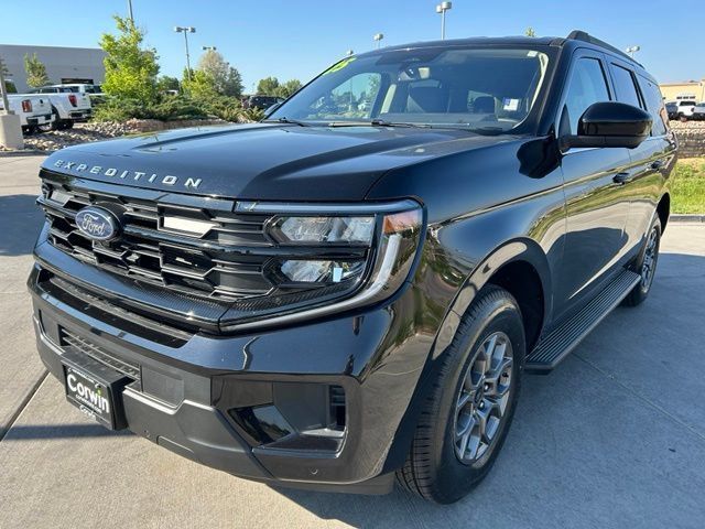 Used 2025 Ford Expedition Active AWD/4WD image 4