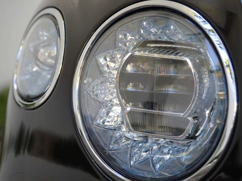 Used 2022 Bentley Flying Spur V8 image 5