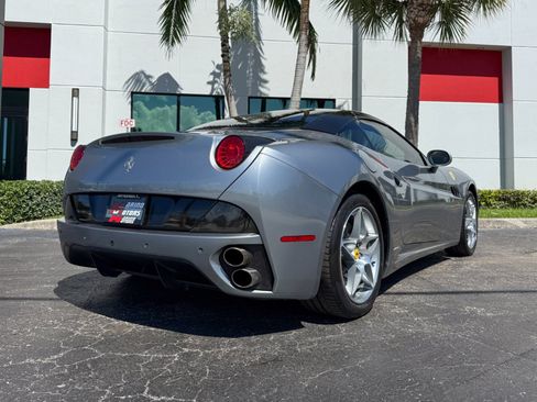 Used 2010 Ferrari California RWD image 9