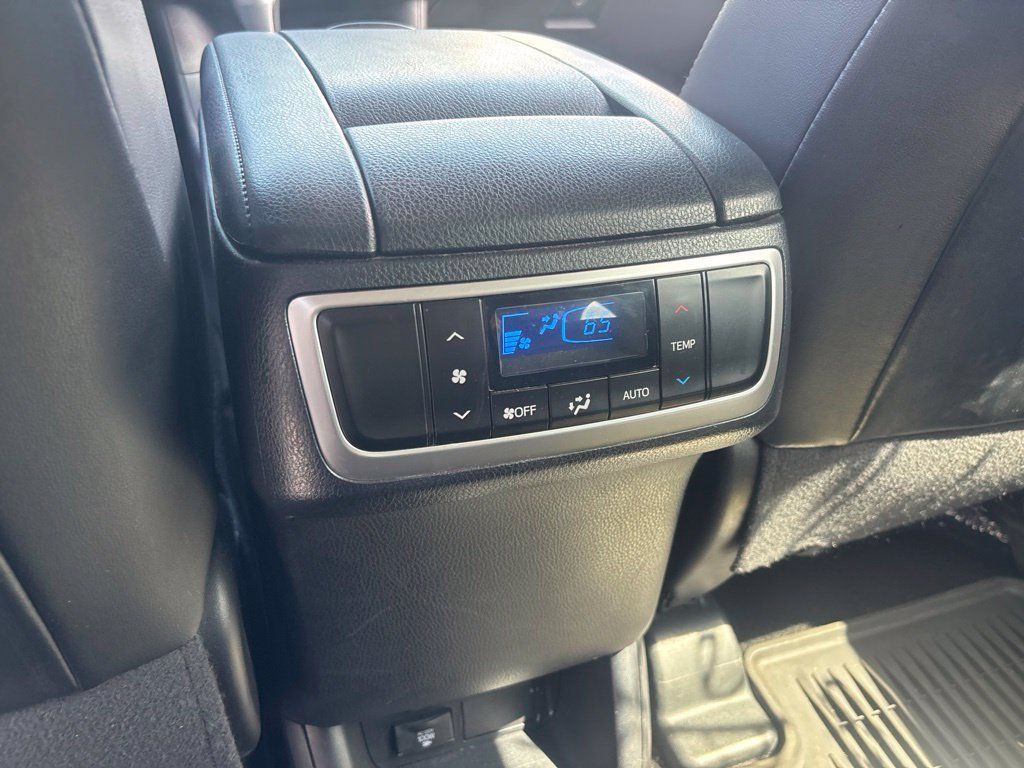 Used 2015 Toyota Highlander XLE FWD image 16