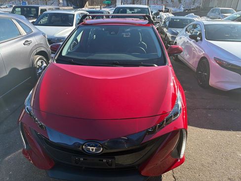 Used 2020 Toyota Prius Prime Limited image 2