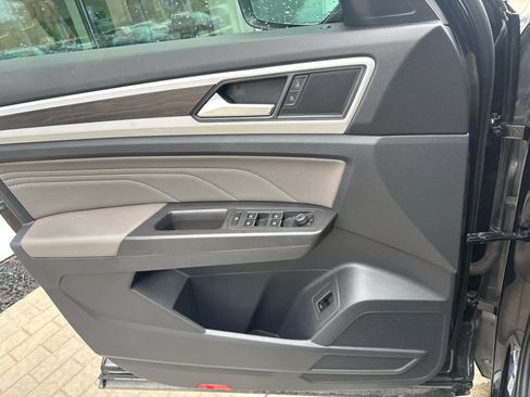 Used 2023 Volkswagen Atlas SE w/ Panoramic Sunroof Package AWD/4WD image 19