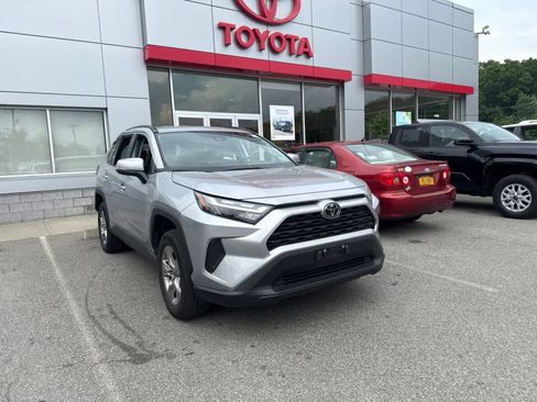 Used 2025 Toyota RAV4 XLE AWD/4WD image 3