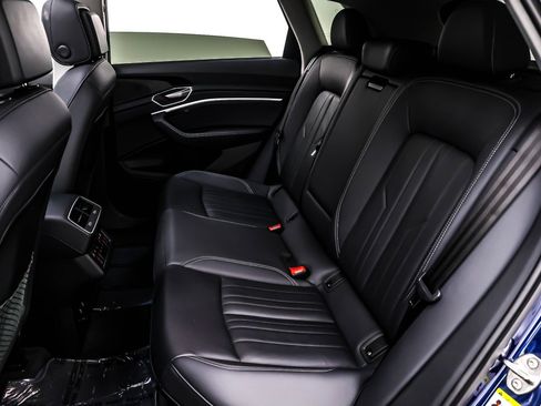 Used 2022 Audi e-tron Premium image 8