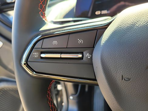 New 2025 Chevrolet Equinox EV RS image 13