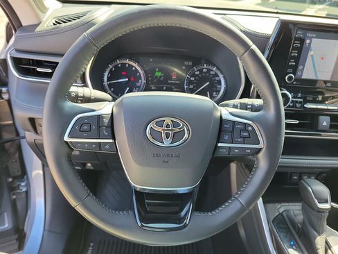Certified 2020 Toyota Highlander Limited AWD/4WD image 23