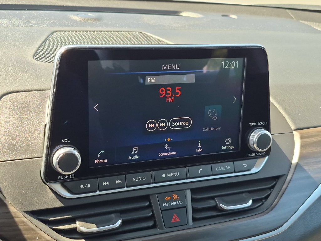 Used 2025 Nissan Altima 2.5 SV FWD image 17